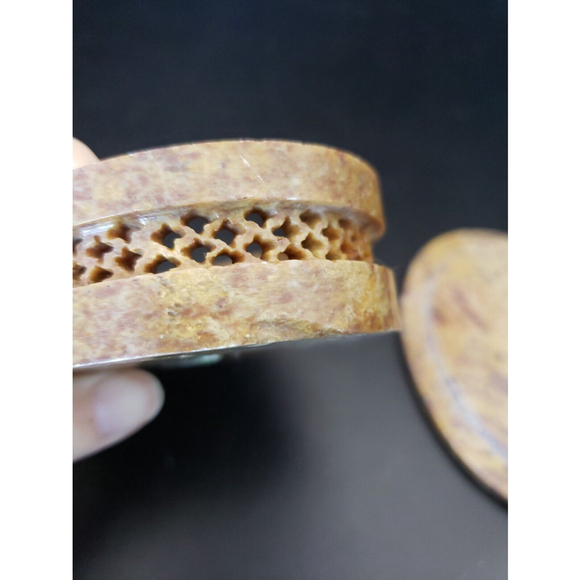 Vintage Hand Carved Soapstone Mother of Pearl Floral design Trinket Box - Picture 8 of 8